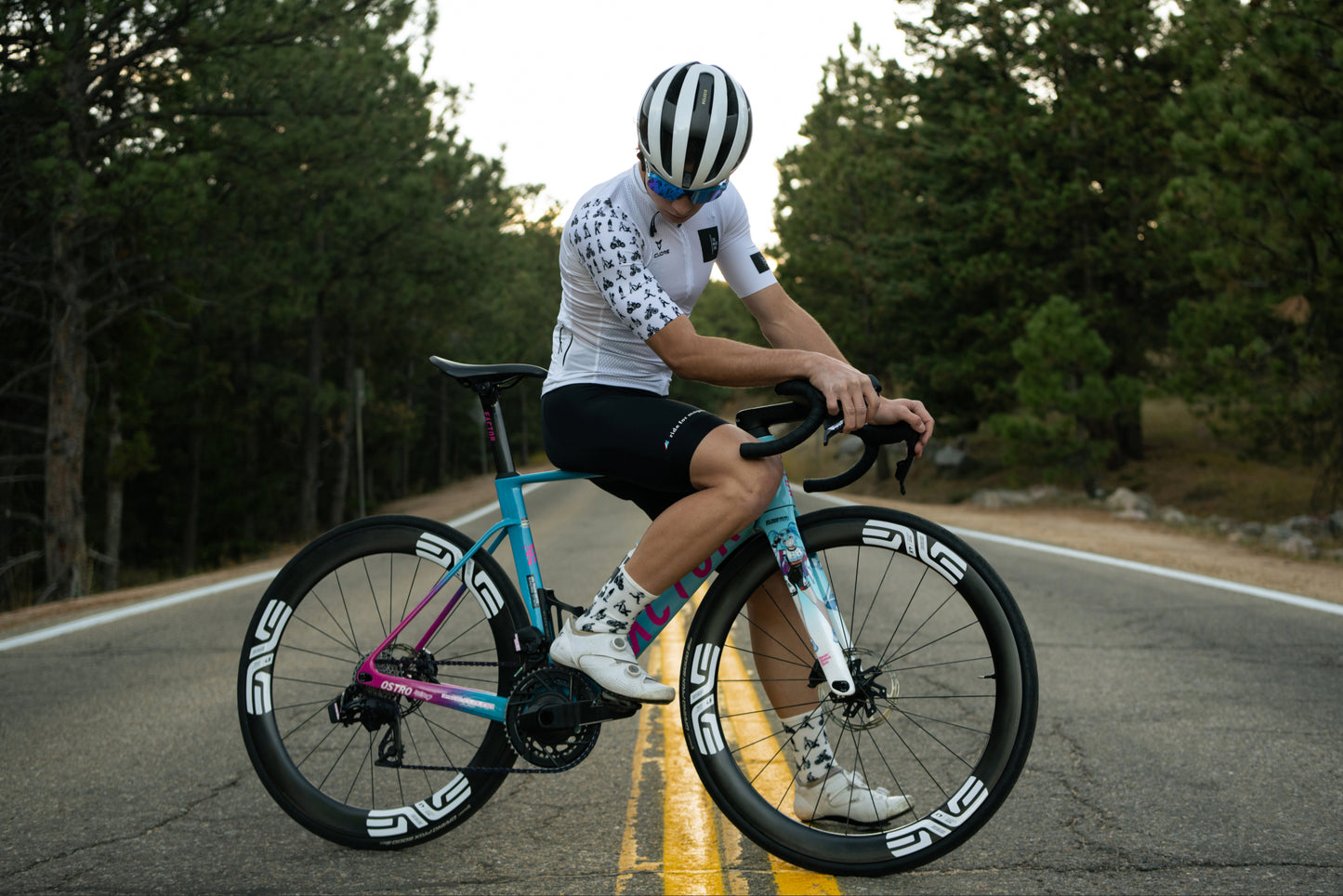 The White Line Cycling Kit